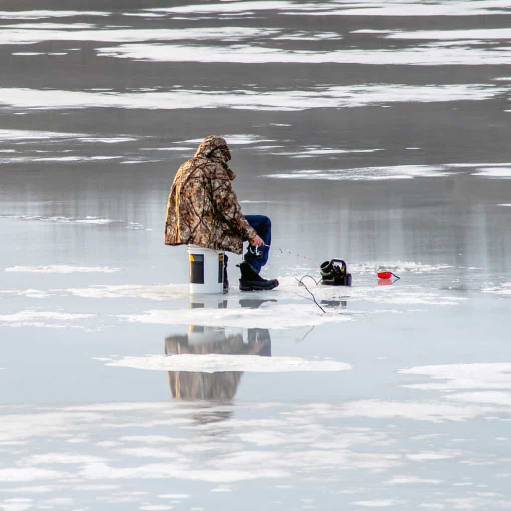 Best Lakes to Ice Fish in Michigan: Top Spots for Anglers